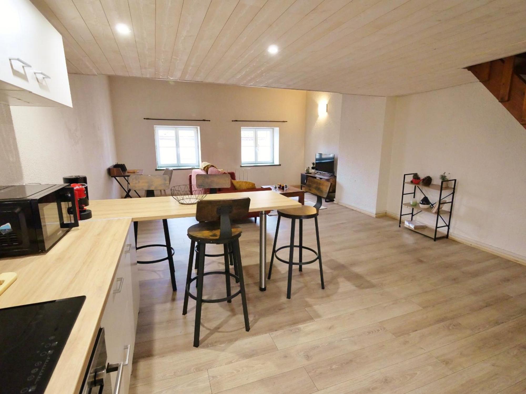 Avec Mezzanine Idealement Situe A *