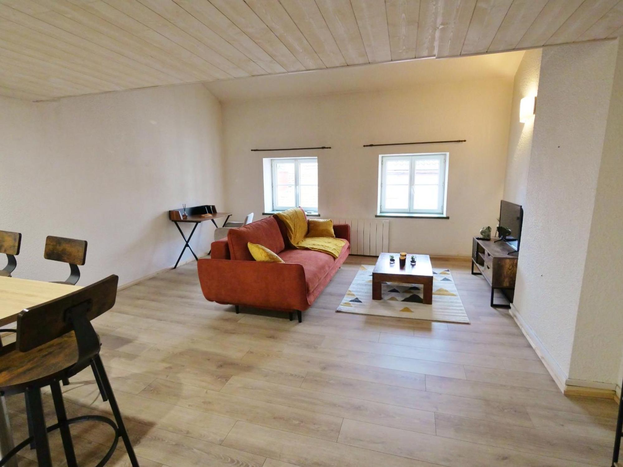 Avec Mezzanine Idealement Situe A *